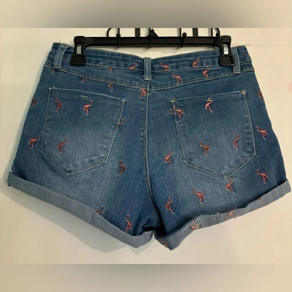 Rue21 High Waisted Cudded Denim Shorts Embroidered Pink Flamingos Size 7/8 🦩 - Picture 3 of 8